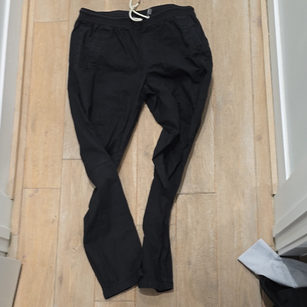 Vuori Men's Black Joggers